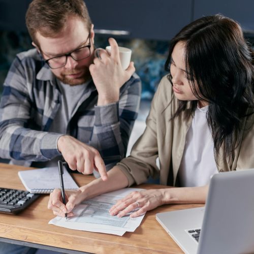 Por que tanta gente desiste do orçamento doméstico — e como fazer diferente