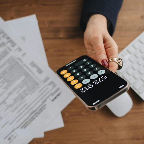 O dinheiro acaba antes do mês? Veja como organizar o orçamento de forma simples